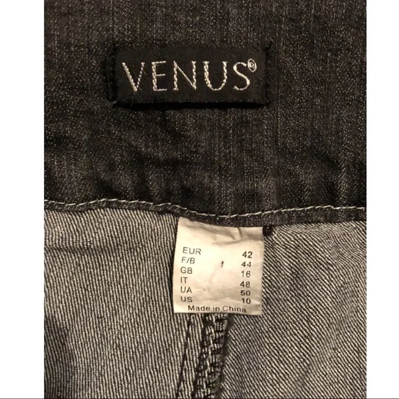 VENUS- Clear Jewel Buttons Jeans - Picture 5 of 9